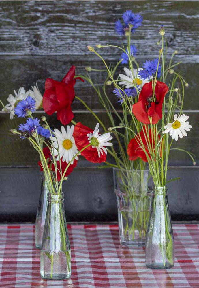 vaasjes met bloemen